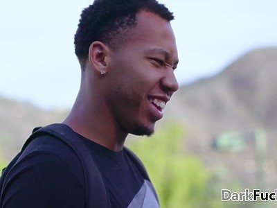 wydymał porno amatorkę na tylnych siedzeniach