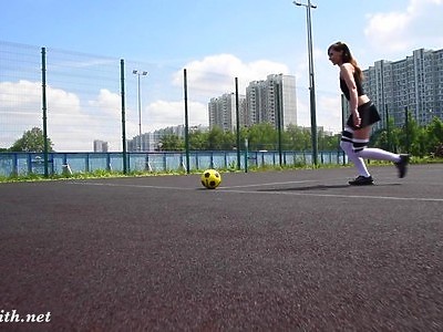 grupowo ruchają młodą polską nastolatkę