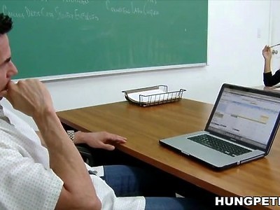 nastolatka w białych pończochach głęboko ruchana twardym kutasem