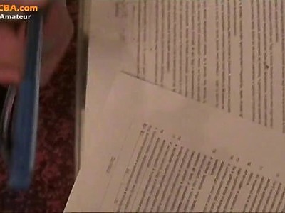 ruchana nastolatka pieści szparę wibratorem