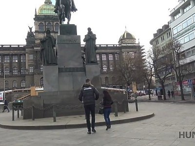 wstydliwa małolatka opala się nago