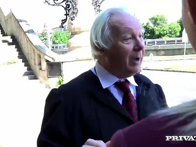 ruda i pulchna nastolatka fajnie się masturbuje