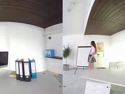 liże cipkę słodkiej opalonej nastolatki