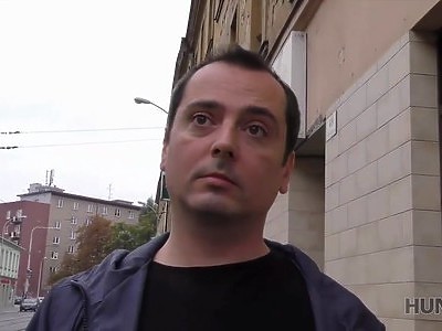 nastolatka masturbuje się szczotką