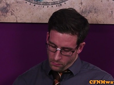 amatorka z dużymi piersiami liże grzybka