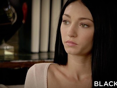 nastolatka masuje taksówkarza w samochodzie