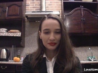 nastolatka z małym biustem jest rżnięta na łyżeczkę