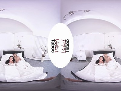 nastolatka z tatuażem bardzo go podnieca