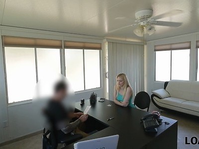 dziewica seksownie ściąga majteczki