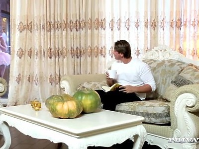 złotowłosa dziewica na trawie