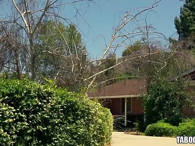 seksowna wydziarana dziewica