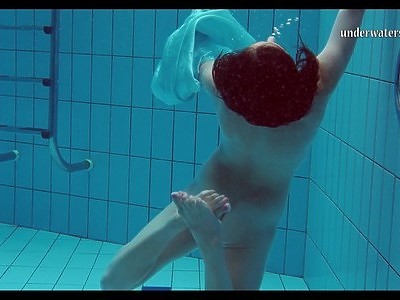 trzy młode lesbijki bardzo lubią się lizać