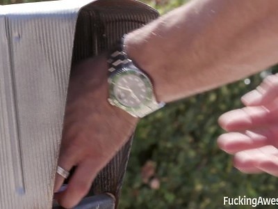 nastolatka przy campingu