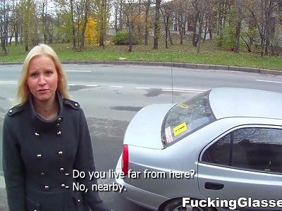 obciąganie i seks od tylca z niezłą amatorką