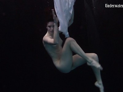 lizanie owłosionej cipki młodej mamy