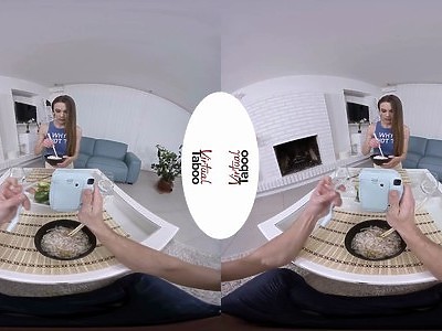 nastolatka z tatuażem na dupci lubi ruchanie na pieska