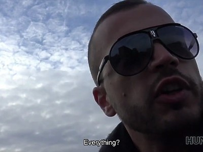 nastolatka bawi się cycami i cipką