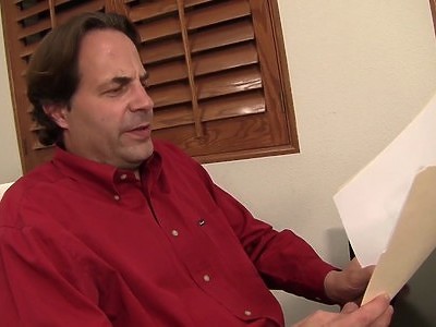 młoda dziewica figluje z narzeczonym