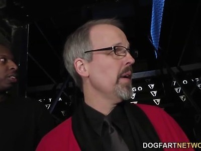 osiemnastolatka cudownie ciągnie penisa