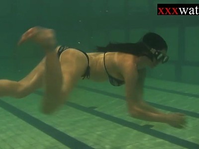 boska nastolatka w pończochach bzyka się z podwładnym