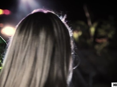 młoda sikorka ze sporym biustem