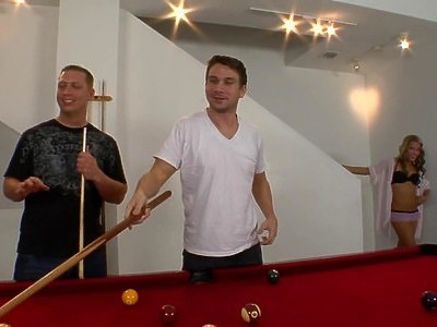 młoda modelka puściła się z managerem