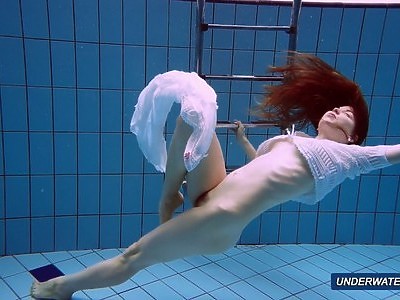 młoda bogini jest ruchana w obie dziurki