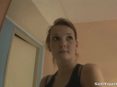 nastolatka naoliwiła się w łazience