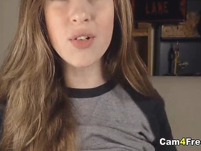 zajebista małolatka bierze prysznic po wyjściu z basenu