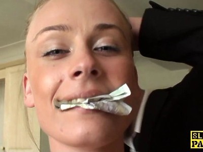 ta blond nastolatka lubi się jebać