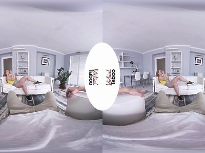 przypakowany blondyn z niezłą laską