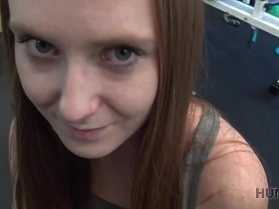 fajna nastolatka z nienagannym biustem