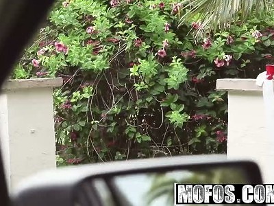 sex nagranie z lekko puszystą amatorką