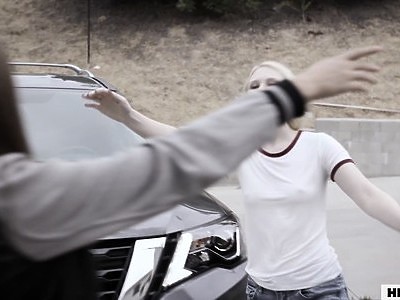 sex w parku z wygoloną rudą nastolatką