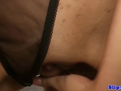 młoda laseczka z penisem i pluszakiem