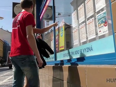 nastolatka ujeżdża doskonale kutasa