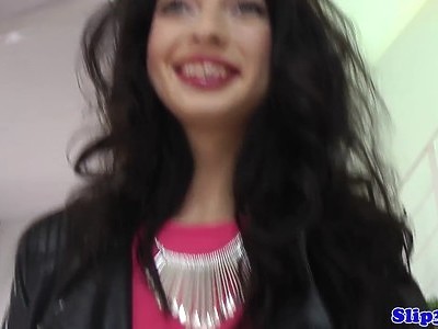 nastolatka z tatuażem jest ruchana o poranku