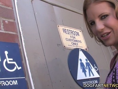 dwie gorące nastolatki i długie dildo