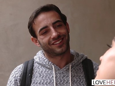 młoda brunetka z wibratorem