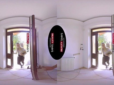 nastolatka z dobrą dupką przed kamerką internetową