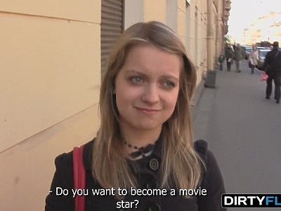 super nastolatki z playboya całują się po cycuszkach