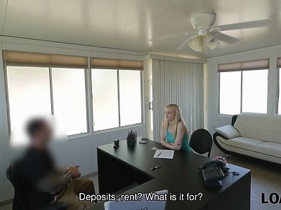 zarośnięta nastolatka z murzynem na dworze