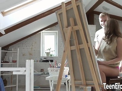 nastolatka konkretnie zarzuca swą wielką dupką