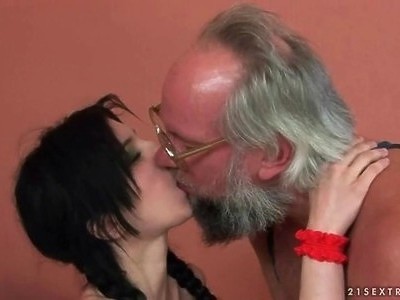 gangbang z ostrą zrelaksowaną laską