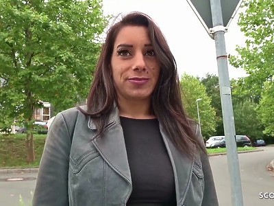 nastolatka dobrze skacze