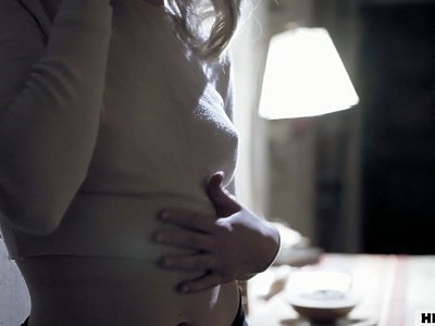 super nastolatka skacze nago na wakacjach