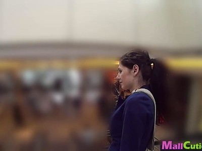 nastolatka wysysa spermę z wacka