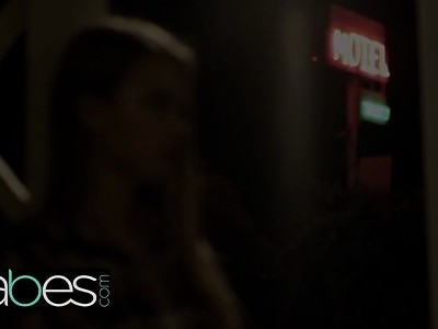 nastolatka ma świetne stópki i cudne pośladki