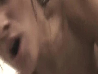 bawi się cycami młodej laski i liże szparkę