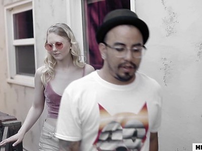 anime nastolatka dostaje w tyłek